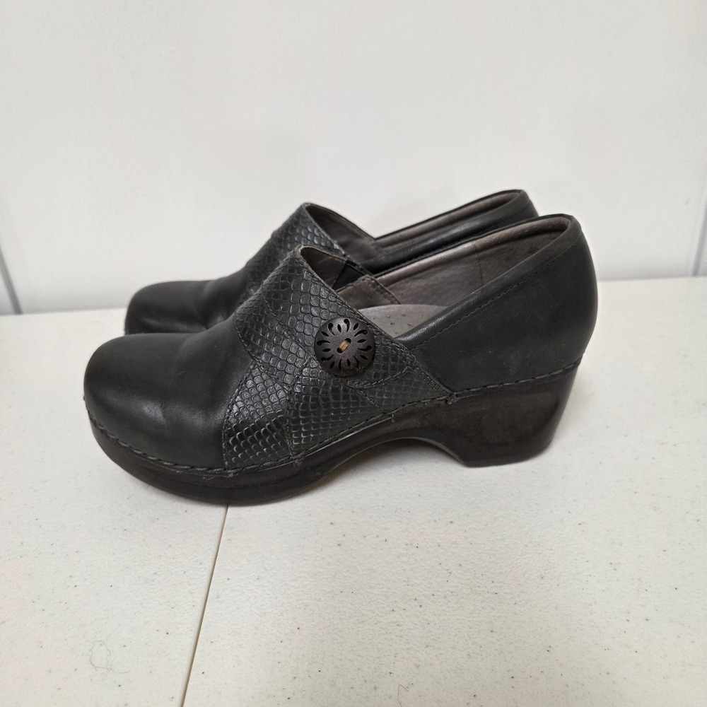 Sanita Danish Design Black Leather Snakeskin Embossed Clogs Womens 37 Slip On